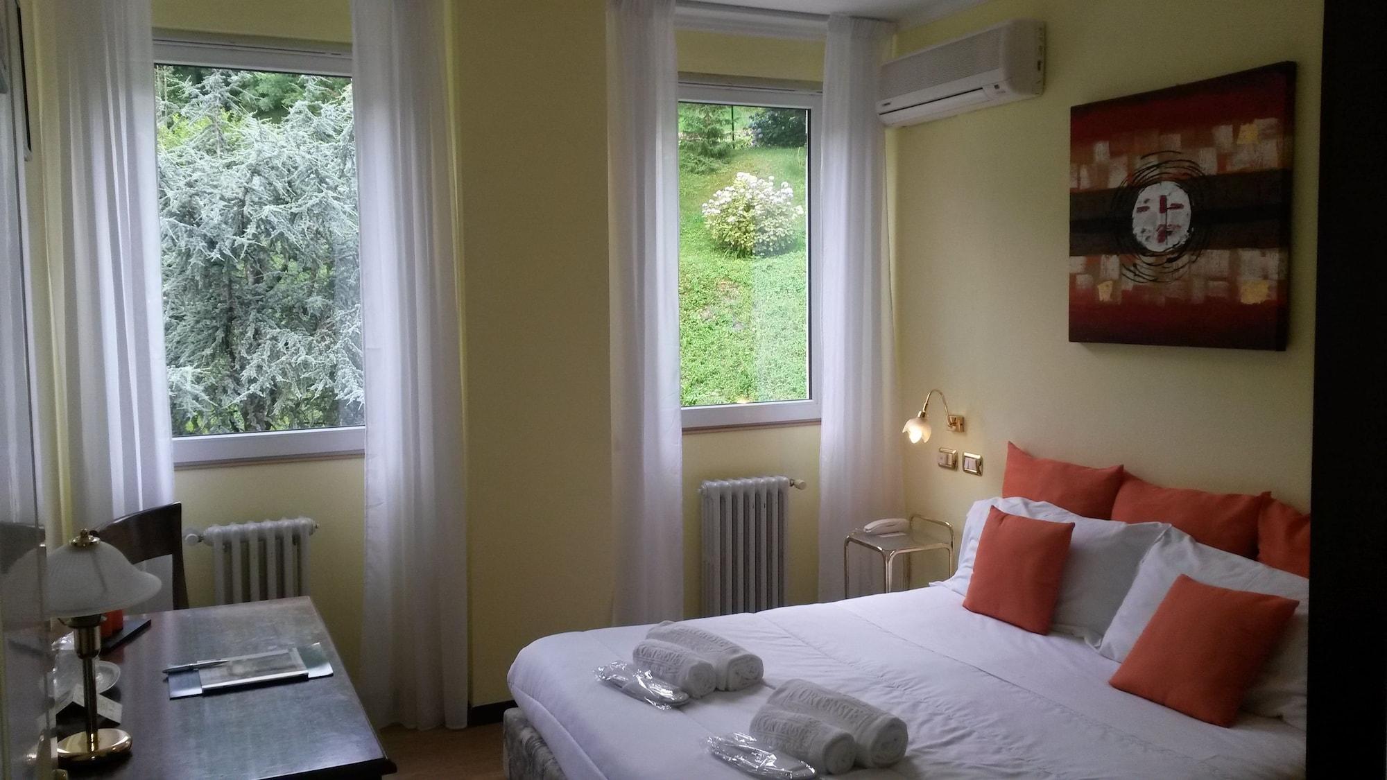 Hotel Villa Delle Ortensie Sant'Omobono Imagna Exteriör bild