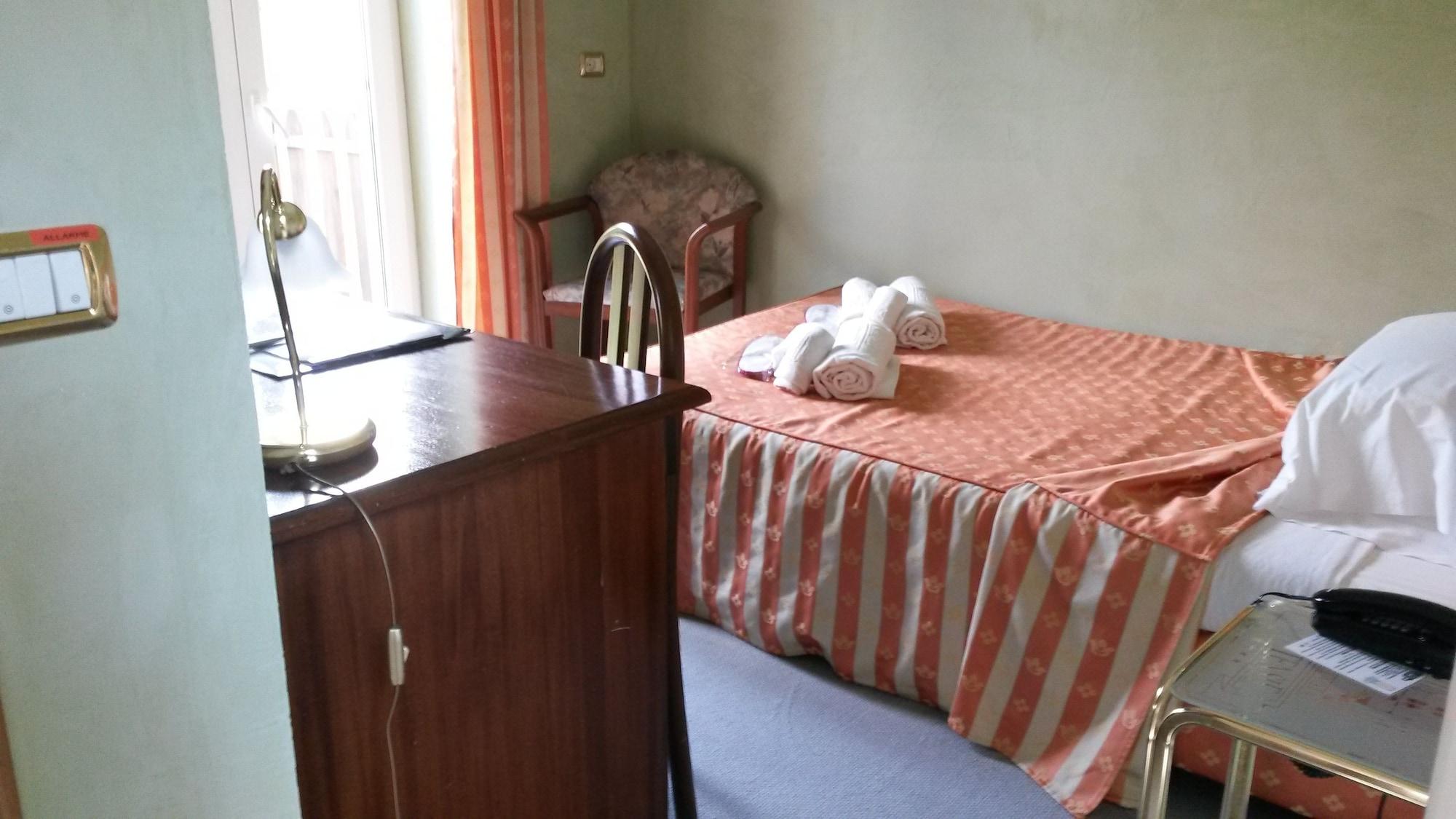 Hotel Villa Delle Ortensie Sant'Omobono Imagna Exteriör bild