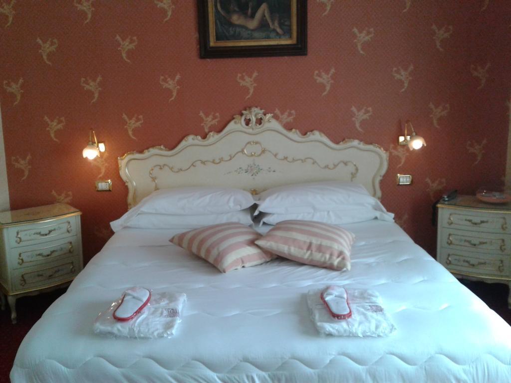 Hotel Villa Delle Ortensie Sant'Omobono Imagna Exteriör bild