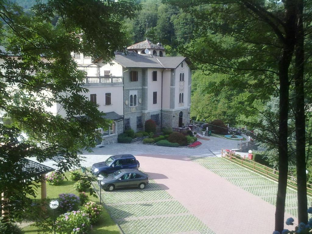 Hotel Villa Delle Ortensie Sant'Omobono Imagna Exteriör bild